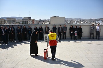 دوره آموزشی اطفای حریق با حضور کارکنان کتابخانه‌های عمومی استان کرمانشاه