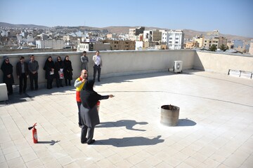 دوره آموزشی اطفای حریق با حضور کارکنان کتابخانه‌های عمومی استان کرمانشاه