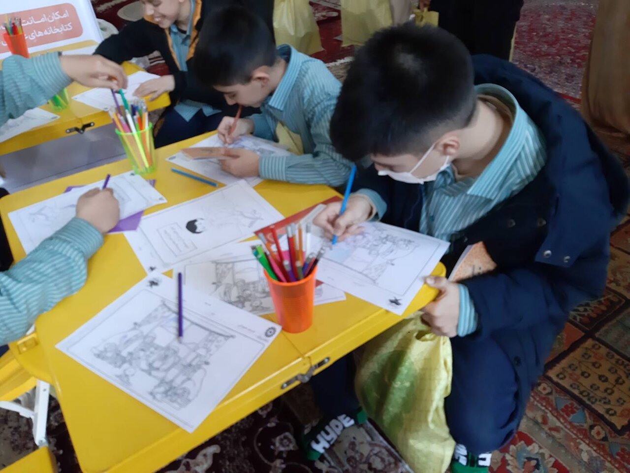ارائه خدمات فرهنگی غرفه اداره کل کتابخانه‌های عمومی استان