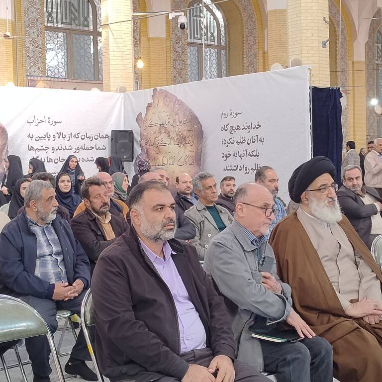 ارائه خدمات فرهنگی غرفه اداره کل کتابخانه‌های عمومی استان