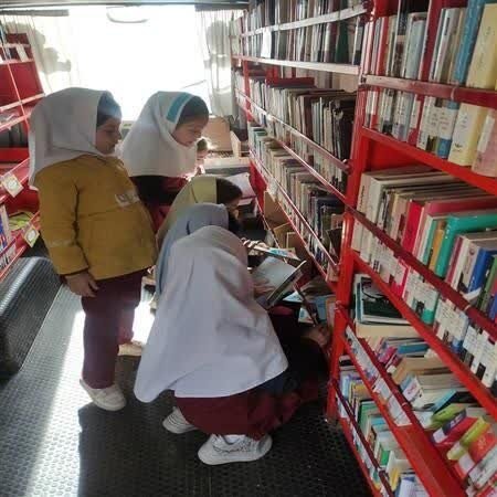 صحبت‌ها و قصه‌های تلخ و شیرین کتابخانه سیار نور بیله‌سوار