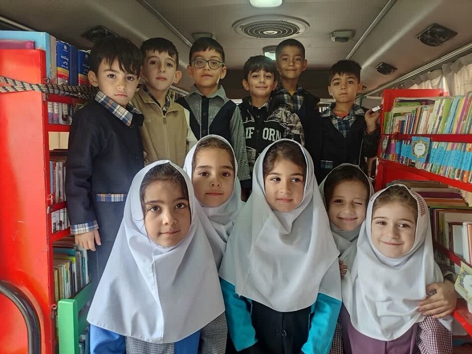 صحبت‌ها و قصه‌های تلخ و شیرین کتابخانه سیار نور بیله‌سوار