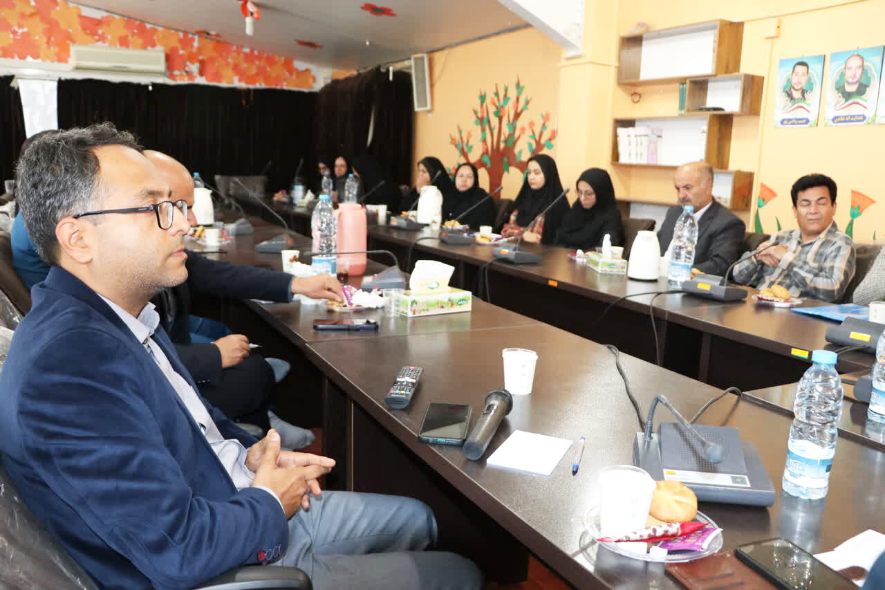 بازدیدهای میدانی، راهکار عملی رفع مشکلات کتابخانه‌ها است/ هم‌افزایی و گفت‌وگو، مسیر ارتقای خدمات کتابخانه‌های عمومی فارس