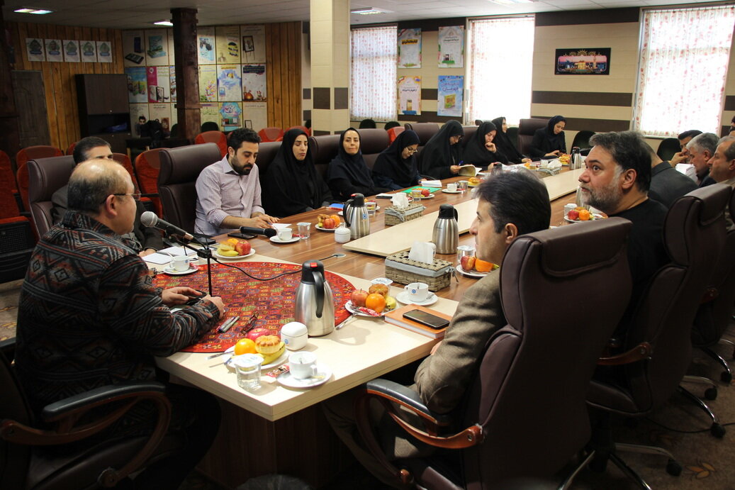 آخرین جلسه شورای اداری کتابخانههای عمومی استان مرکزی در سال ۱۴۰۴ برگزار شد