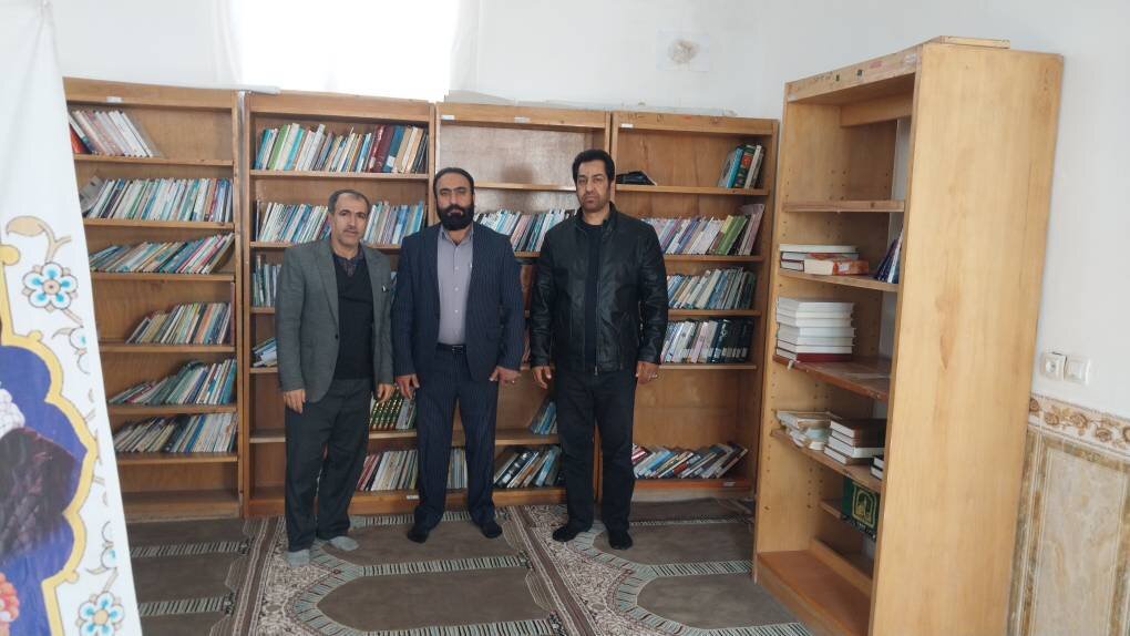 حضور دوره‌ای کتابخانه سیار در زندان قصرشیرین و ارزیابی کتابخانه مشارکتی