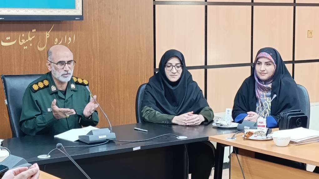 برگزیدگان چهاردهمین دوره جایزه ادبی یوسف در لرستان تجلیل شدند