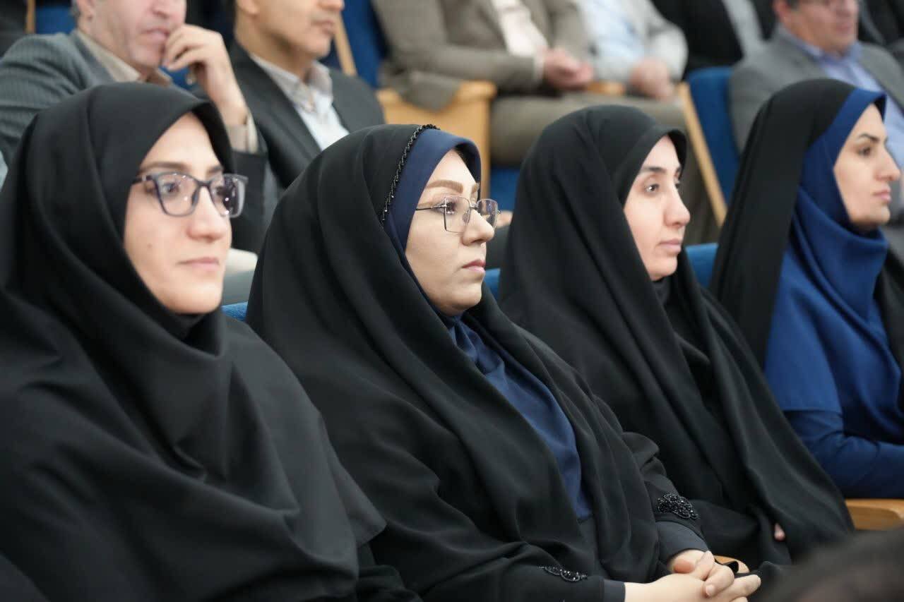 حضور مدیرکل کتابخانه‌های عمومی لرستان در نشست فعالان فرهنگی و اجتماعی با ریاست رئیس‌جمهور