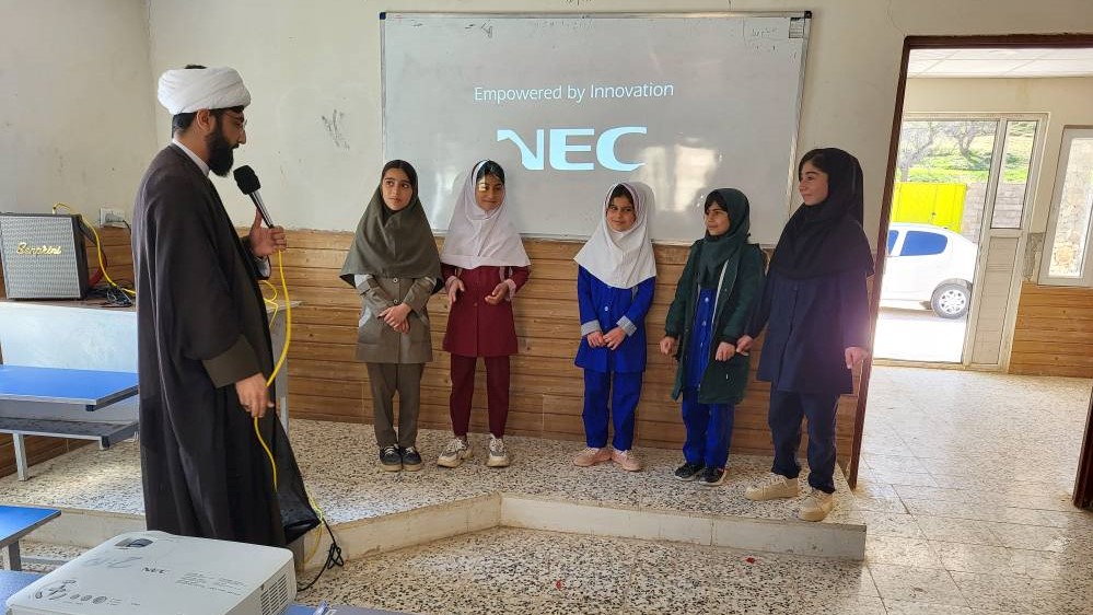 دبستان عالیآباد؛ با پیوند کتاب، مسجد و مدرسه روز شاد فرهنگی را تجربه کرد