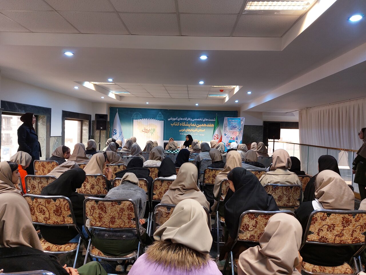 برگزاری نشست معرفی کتاب/ شروع عادت به کتابخوانی در نوجوانان