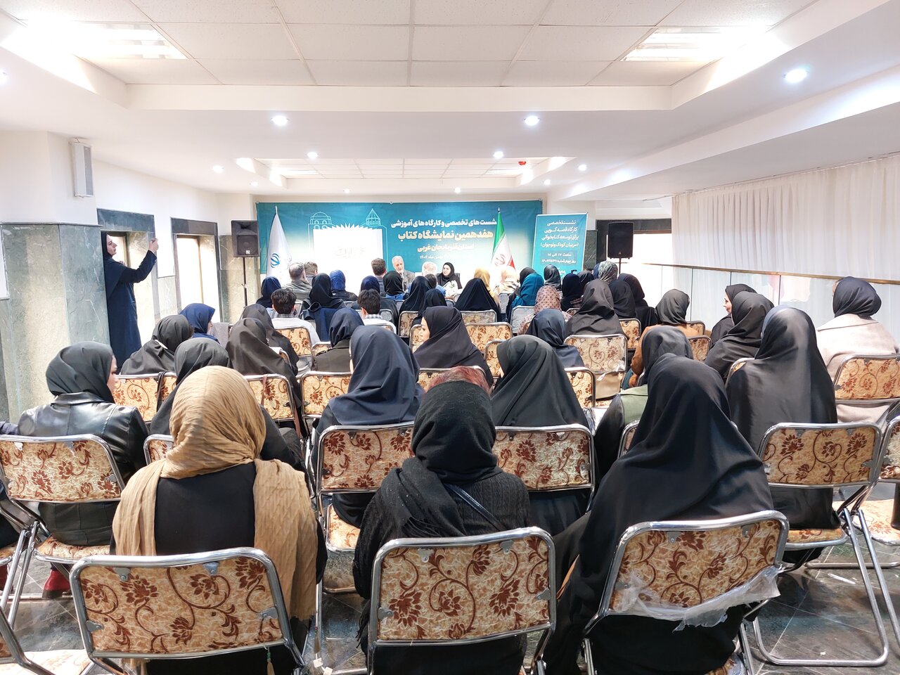 نمایشگاه کتاب آذربایجانغربی میزبان خالق «صد دانه یاقوت»؛