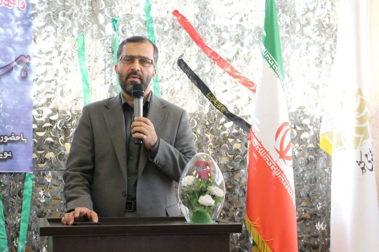 استشمام عطر یاد شهید در کتابخانه شهید باهنر شهرستان بروجرد