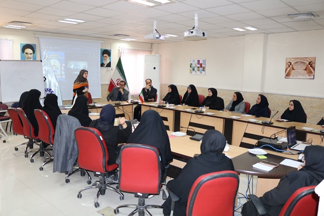 دوره آموزشی «ارتقای خدمات کتابخانهای به نوجوانان» برای کتابداران استان سمنان برگزار شد