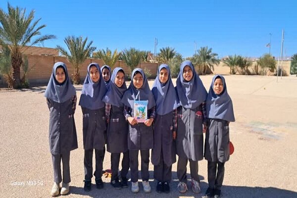 رویدادهای چندگانه فرهنگی در خوروبیابانک؛ از جمع‌خوانی کتاب تا تجدید میثاق با شهدا در کتابخانه‌ها