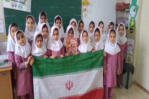 رویدادهای چندگانه فرهنگی در خوروبیابانک؛ از جمع‌خوانی کتاب تا تجدید میثاق با شهدا در کتابخانه‌ها