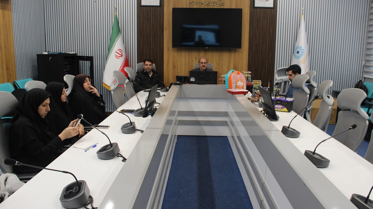 هم‌افزایی کتاب و فناوری؛ اداره‌کل کتابخانه‌های عمومی استان اصفهان میزبان کارگاه تخصصی آموزش رباتیک