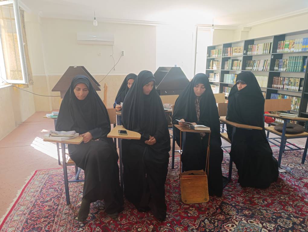 از ختم قرآن در کتابخانه سید احمد خمینی (ره) تا معرفی کتاب امام علی (ع) در ایسین