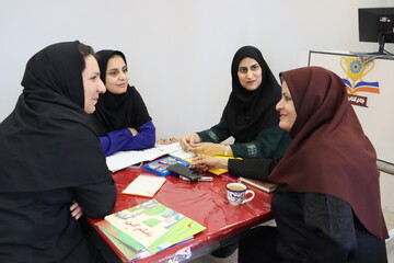 کارگاه آموزشی «چگونه کتاب جان بگیرد» در کتابخانه مرکزی یزد برگزار شد