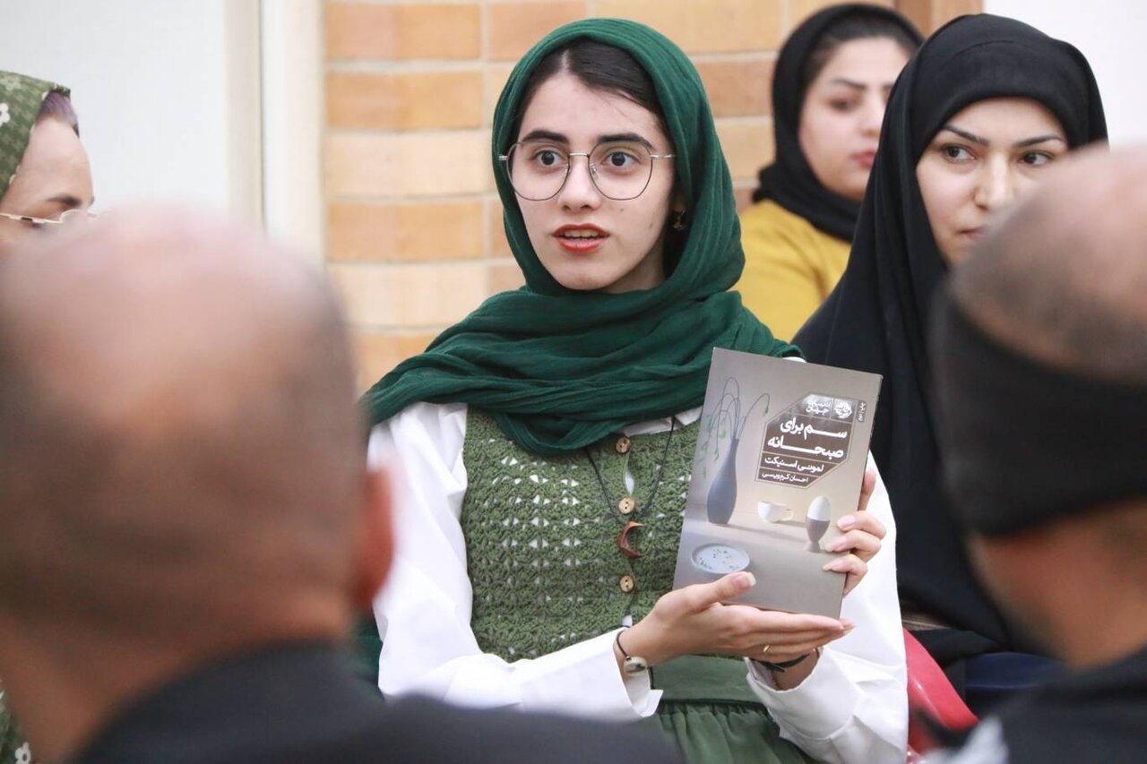 برگزاری ویژهبرنامه «عصرانه با کتاب» در نمایشگاه کتاب لار