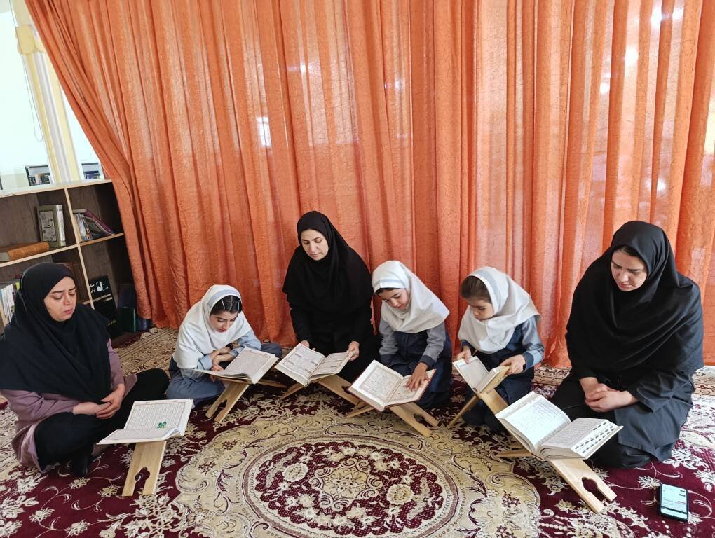 انس با قرآن و کتاب در کتابخانه‌های عمومی استان کرمانشاه