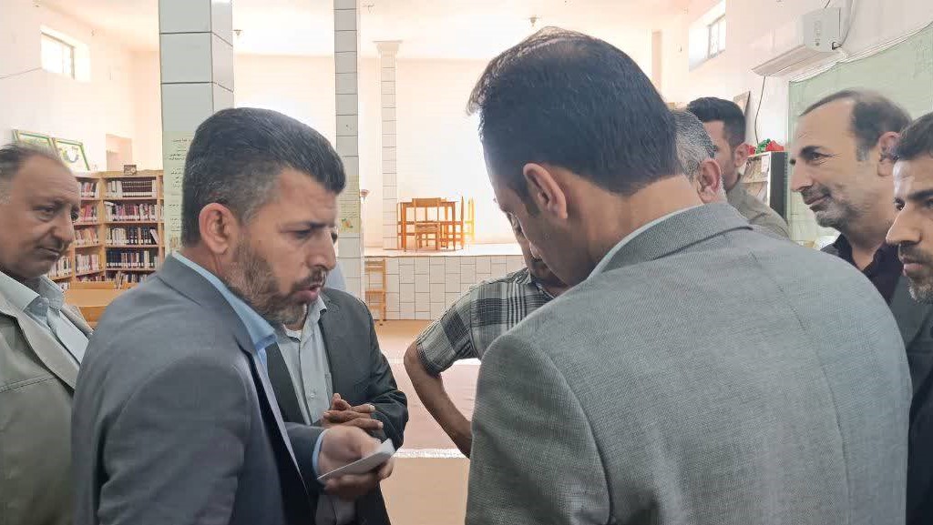 نماینده مردم دزفول از کتابخانه عمومی منتظران بازدید کرد