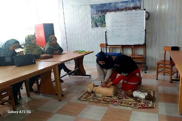 برگزاری سومین کارگاه کمک‌های اولیه ویژه بانوان در کتابخانه مهر چهارده معصوم(ع)  شهرستان کاشمر