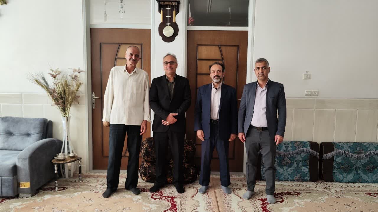 دیدار مدیرکل کتابخانه های عمومی یزد با خانواده های جانبازان هشت سال دفاع مقدس