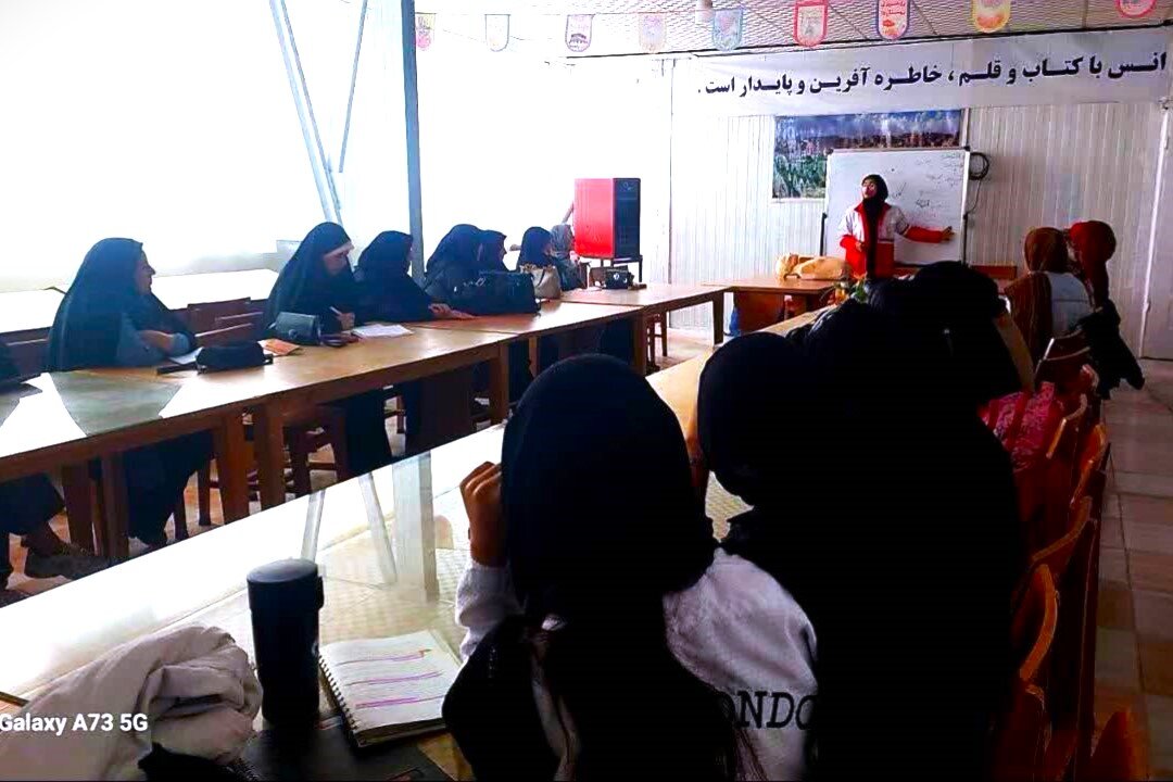 برگزاری سومین کارگاه کمکهای اولیه ویژه بانوان در کتابخانه مهر چهارده معصوم(ع) شهرستان کاشمر