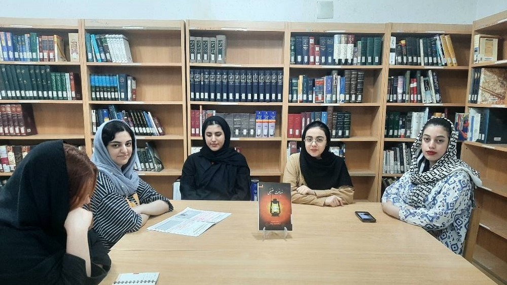 جمع‌خوانی کتاب «ضیافت حقیقی» در کتابخانه محمد رسول‌الله(ص) اهواز