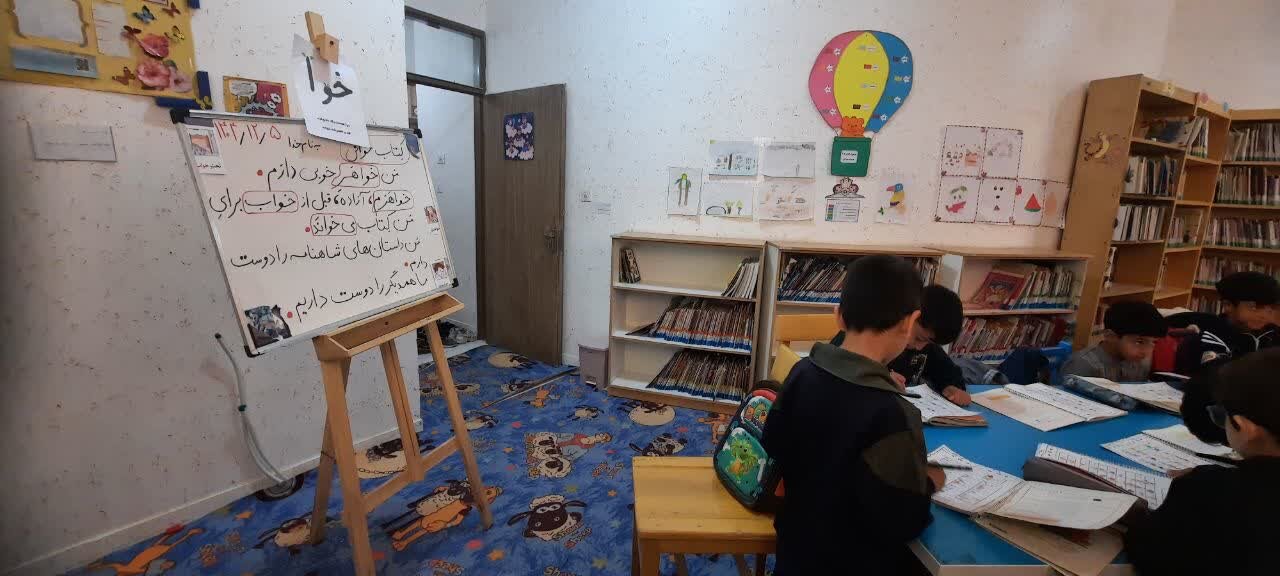 تجربه تدریس در میان کتابها؛ اجرای کلاس درس «خواص استثنا» در کتابخانه شهیدآوینی شهر سجزی