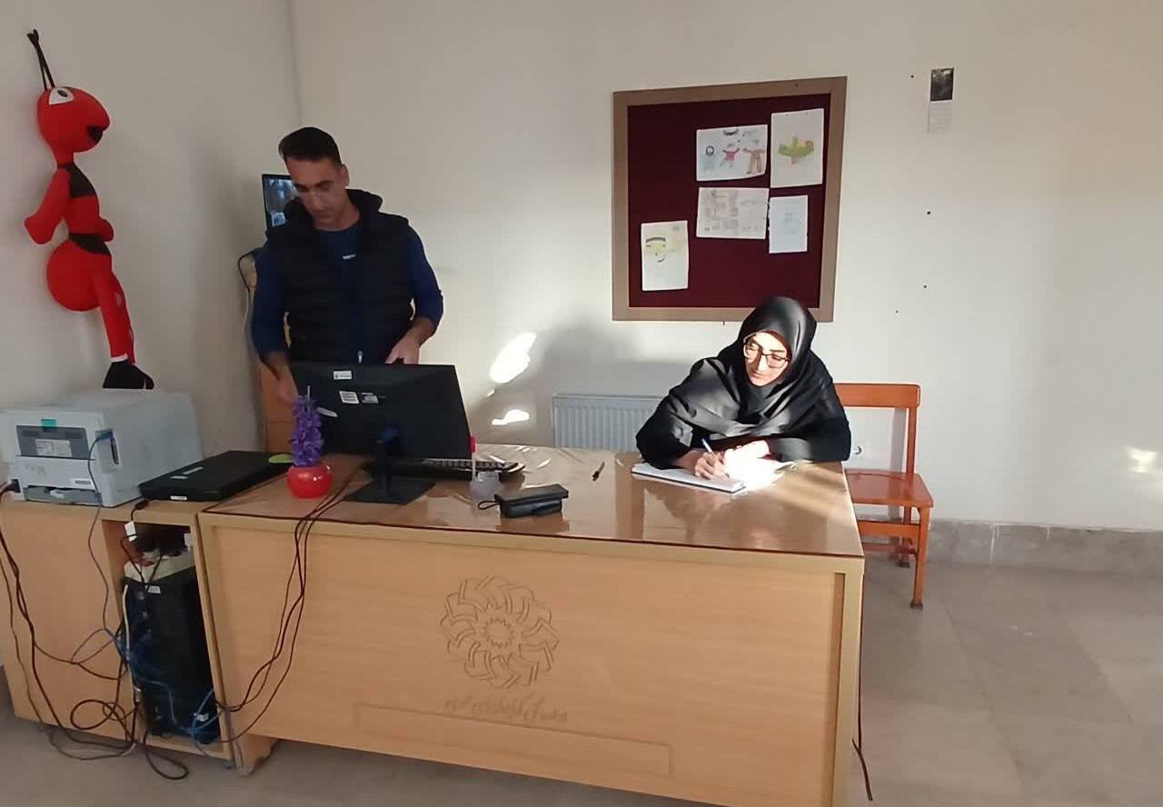بازدید مدیرکل کتابخانه‌های عمومی لرستان از کتابخانه‌های عمومی امام خمینی(ره) و شهید جوزی‌فرد روستای خیردرار