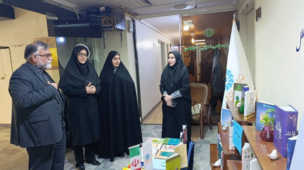 برپایی نمایشگاه کتاب «زندگی با آیه‌ها» در استانداری لرستان