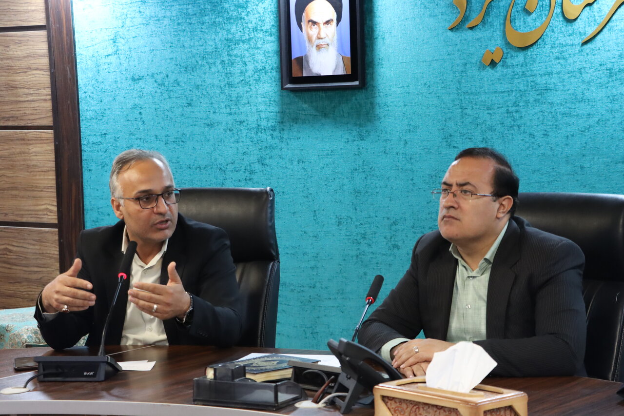 برگزاری جلسه انجمن کتابخانه‌های عمومی شهرستان یزد؛ پیگیری مصوبات و برنامه‌های توسعه‌ای