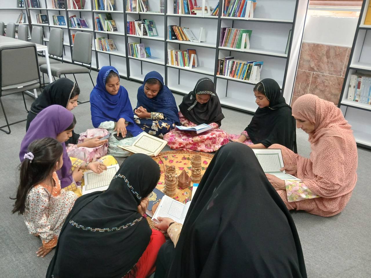 کتابخانه‌های هرمزگان در سوگ رهبر شهید و استقبال از رمضان؛ مجموعه‌ای از برنامه‌های فرهنگی و مذهبی برگزار کردند