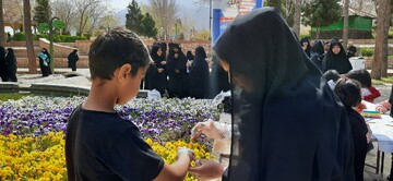برپایی ایستگاه نقاشی توسط اداره کتابخانه‌های عمومی شهرستان تفت در مسیر راهیپمایی روز جهانی قدس