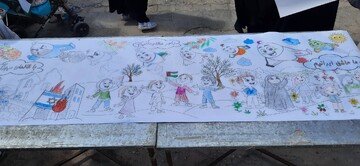 برپایی ایستگاه نقاشی توسط اداره کتابخانه‌های عمومی شهرستان تفت در مسیر راهیپمایی روز جهانی قدس
