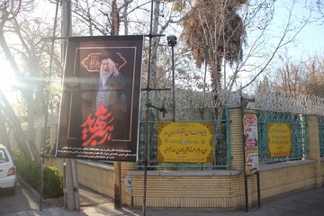سیاه‌پوشی و فضاسازی کتابخانه‌های عمومی استان اصفهان درسوگ قائد امت در کتابخانه‌های عمومی استان اصفهان