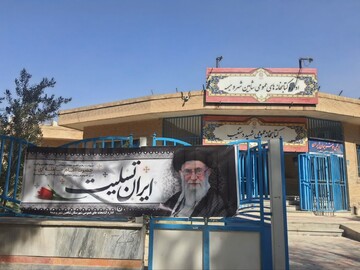 سیاه‌پوشی و فضاسازی کتابخانه‌های عمومی استان اصفهان درسوگ قائد امت در کتابخانه‌های عمومی استان اصفهان