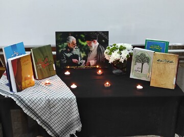 سیاه‌پوشی و فضاسازی کتابخانه‌های عمومی استان اصفهان درسوگ قائد امت در کتابخانه‌های عمومی استان اصفهان