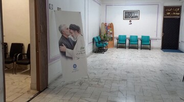 سیاه‌پوشی و فضاسازی کتابخانه‌های عمومی استان اصفهان درسوگ قائد امت در کتابخانه‌های عمومی استان اصفهان