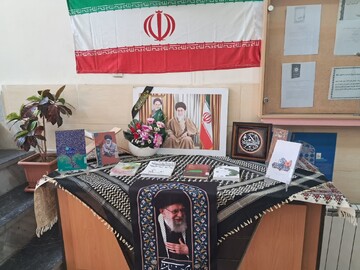 سیاه‌پوشی و فضاسازی کتابخانه‌های عمومی استان اصفهان درسوگ قائد امت در کتابخانه‌های عمومی استان اصفهان