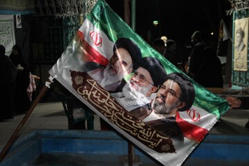 سیاه‌پوشی و فضاسازی کتابخانه‌های عمومی استان اصفهان درسوگ قائد امت در کتابخانه‌های عمومی استان اصفهان