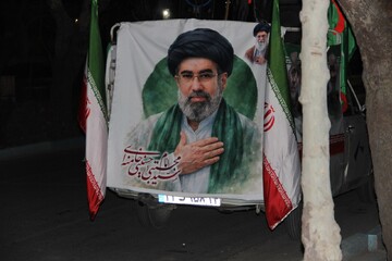 سیاه‌پوشی و فضاسازی کتابخانه‌های عمومی استان اصفهان درسوگ قائد امت در کتابخانه‌های عمومی استان اصفهان