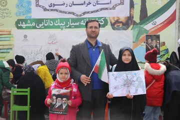 حضور اداره کل کتابخانه‌های عمومی استان خراسان‌رضوی با کتابخانه عمومی سیار شهید ابوالفضل روشنک