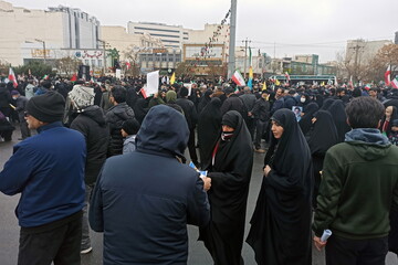حضور کتابخانه سیار پرتو دانایی در راهپیمایی روز قدس شهر اراک