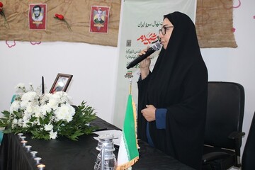 کاشت نهال به یاد رهبر شهید انقلاب و دیگر شهدای والا مقام، در محل محوطه کتابخانه حافظ شهرکرد