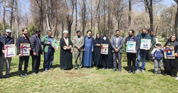 کاشت نهال به یاد رهبر شهید انقلاب و دیگر شهدای والا مقام، در محل محوطه کتابخانه حافظ شهرکرد