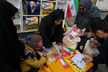 استقرار کتابخانه سیار شهرستان ارومیه در مسیر راهپیمایی روز جهانی قدس