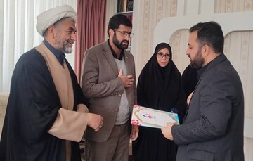 دیدار سرپرست اداره‌کل کتابخانه‌های عمومی چهارمحال و بختیاری با خانواده شهیدِ رمضان اردشیر رئیسی دهکردی