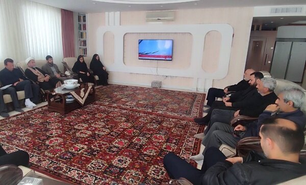 دیدار سرپرست اداره‌کل کتابخانه‌های عمومی چهارمحال و بختیاری با خانواده شهیدِ رمضان اردشیر رئیسی دهکردی