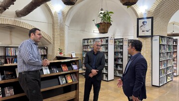 بازدید مدیرکل کتابخانه‌های عمومی استان از کتابخانه‌های خدمت‌رسان به کتابخوانان